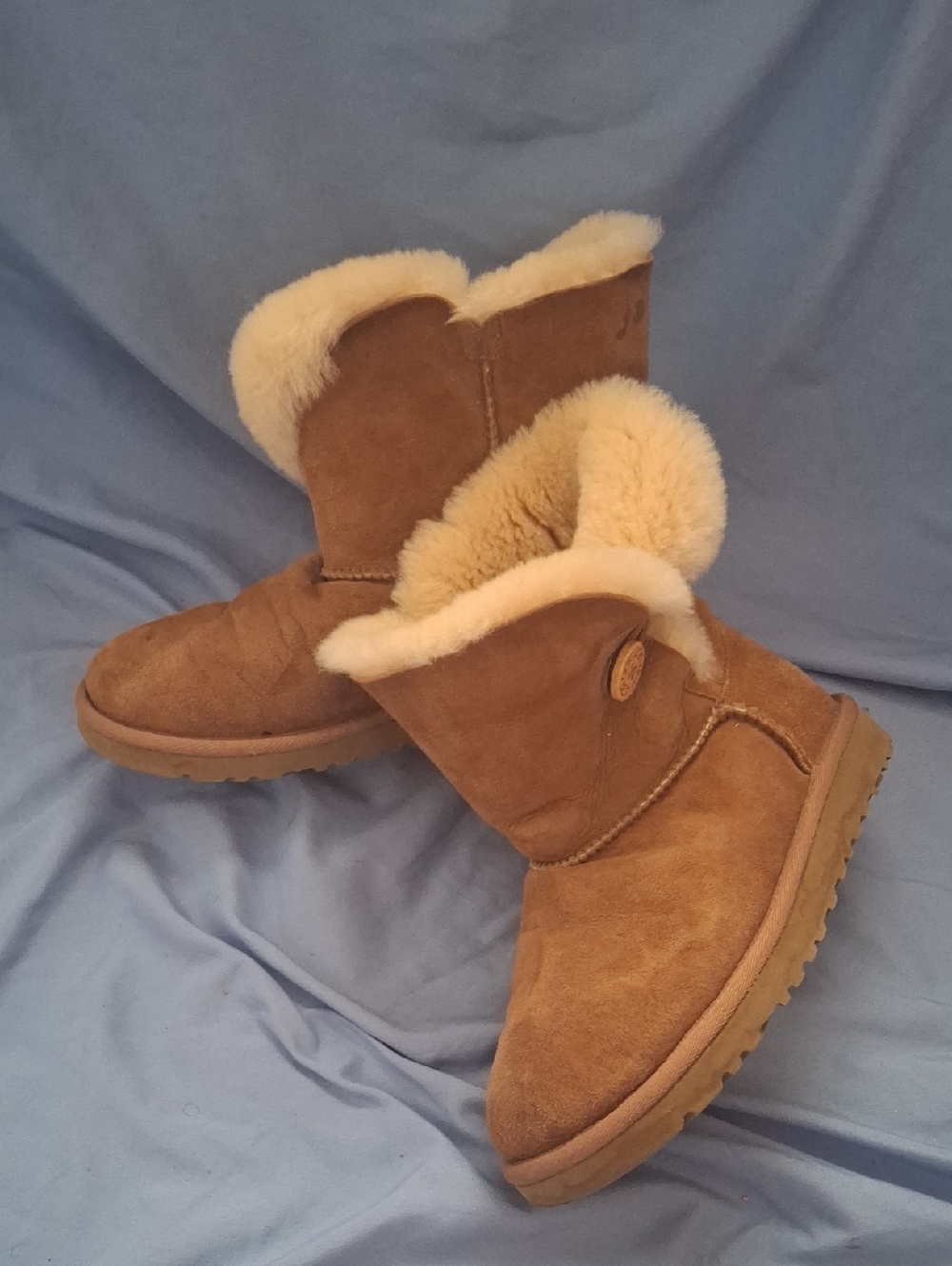 UGG Women's Short Shearling Button Boots - Chestnut Brown